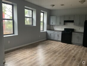 Building Photo - 41 Victoria Ave