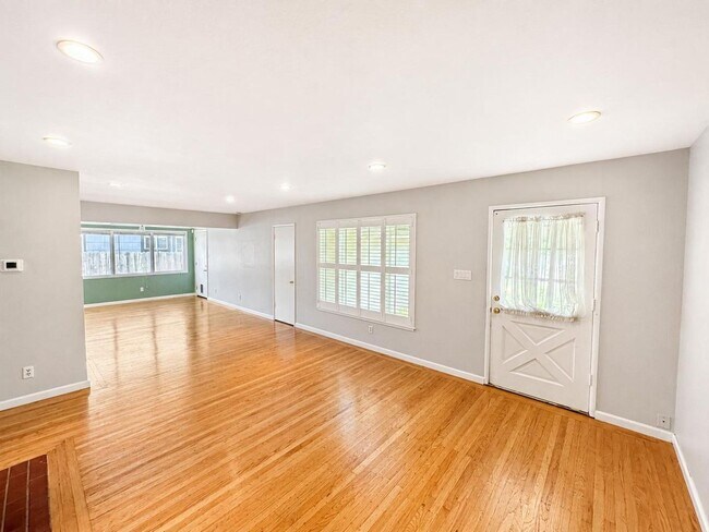 Building Photo - Bright & Spacious 3-Bedroom Home with Expansive Yard in Sacramento