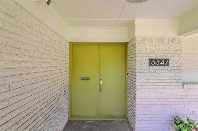 Foto del edificio - 3347 Latham Dr