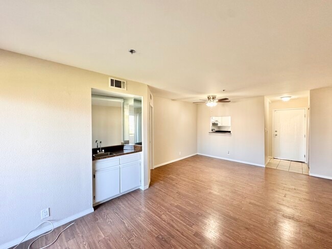Building Photo - 8724 Burton Way