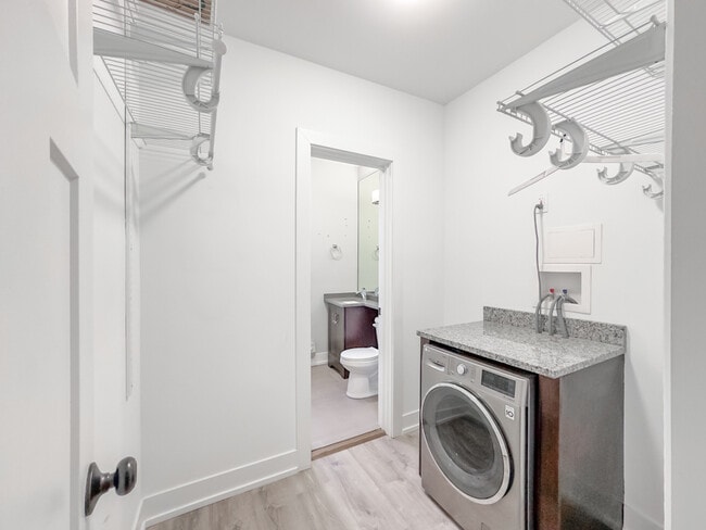 Building Photo - 706 W Brompton