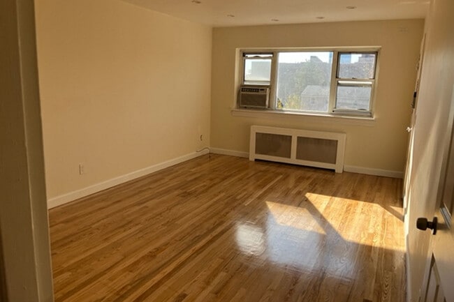 Building Photo - 2430 8th St