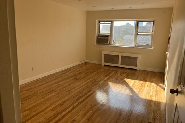 Foto del edificio - 2430 8th St