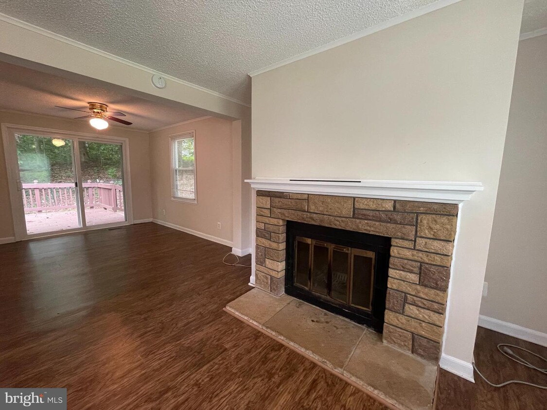 Primary Photo - 6024 Loriella Park Dr