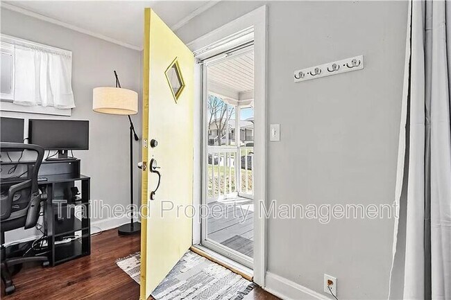 Building Photo - 46 W 74th St