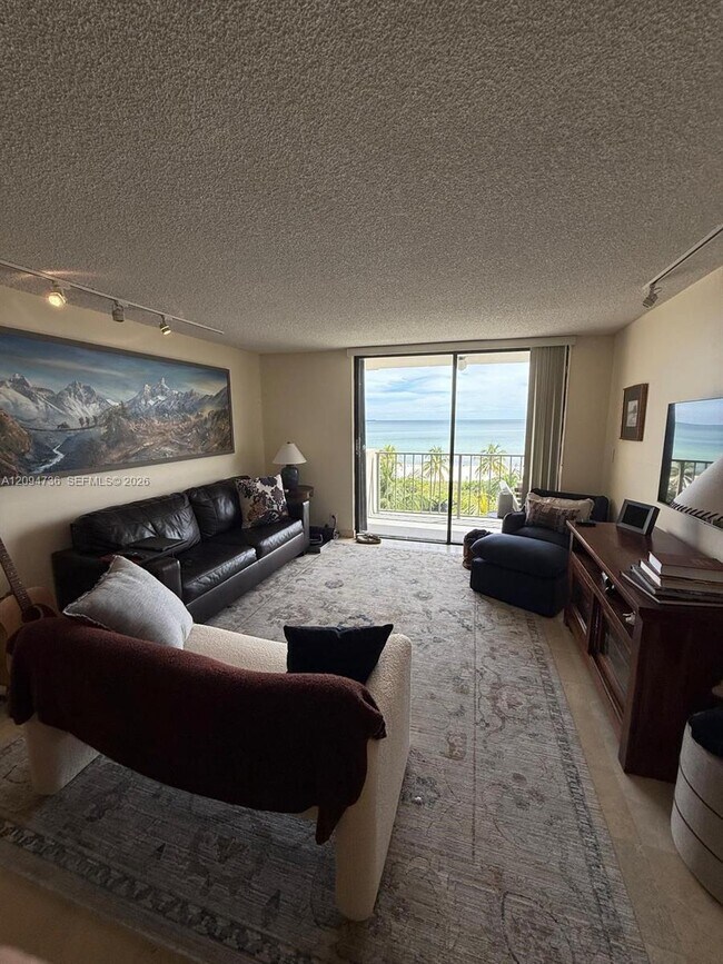 Building Photo - 2625 Collins Ave