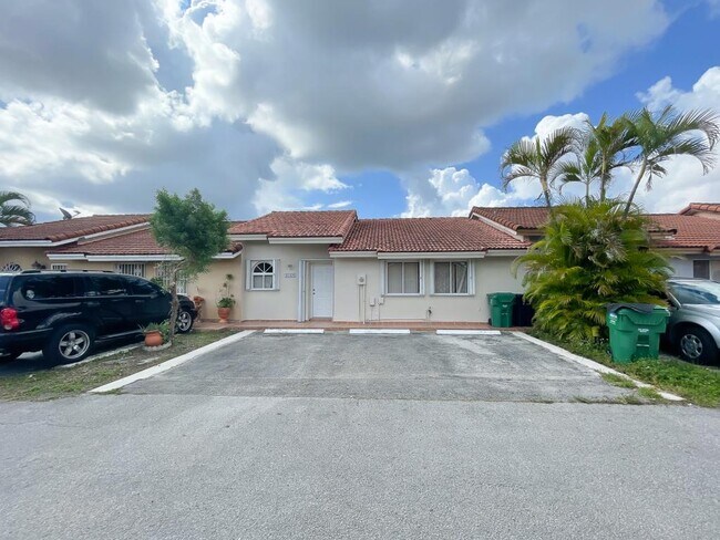Foto del edificio - 11526 NW 4th Ln