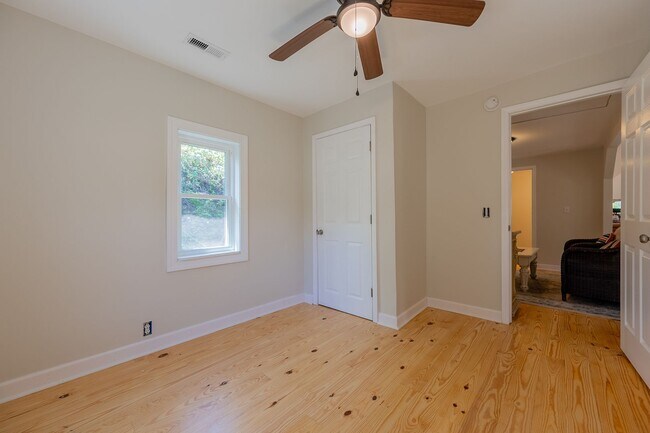 Foto del edificio - Charming updated 2 bedroom 1 bath home in Narrows VA