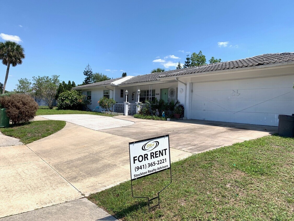 Primary Photo - 4 Bedroom 3 Bath Home AVAILABLE JUNE 1st