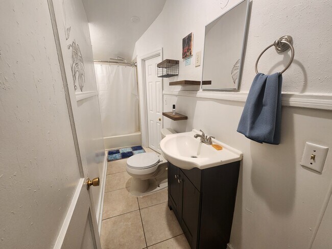 Foto del edificio - 2138 Tilden St