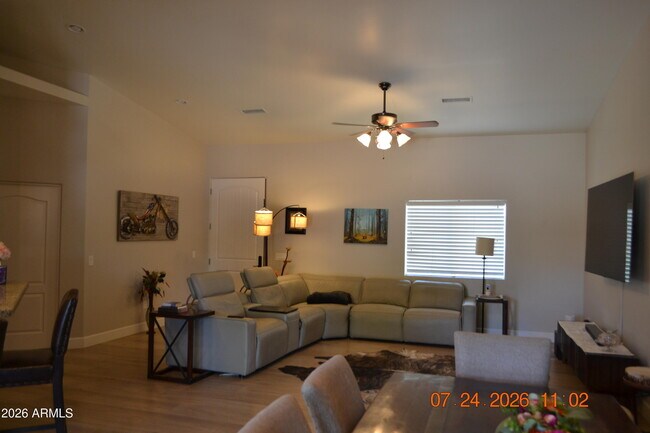 Foto del edificio - 5914 E Broadway Ave
