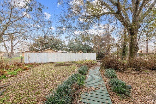 Foto del edificio - COMING APRIL 1ST!  NEWLY REMODELED HOME!