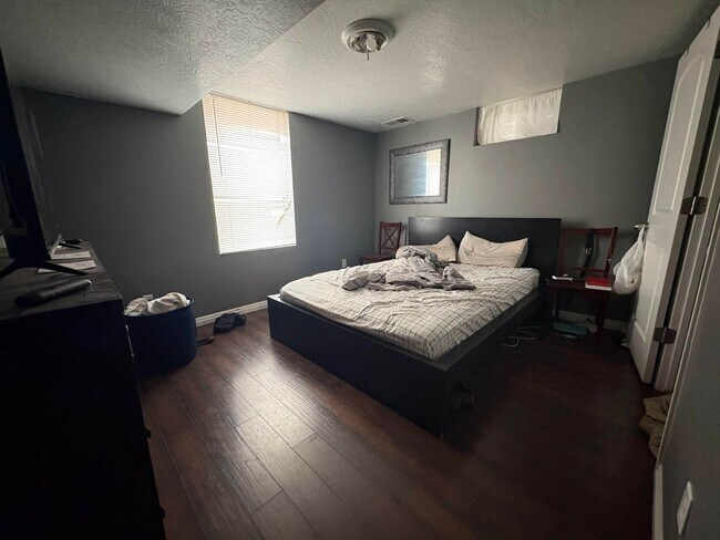 Foto del edificio - 668 W 890 N St