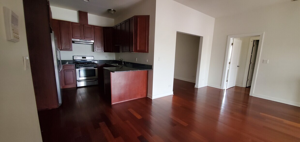 Primary Photo - 720 W 47th St