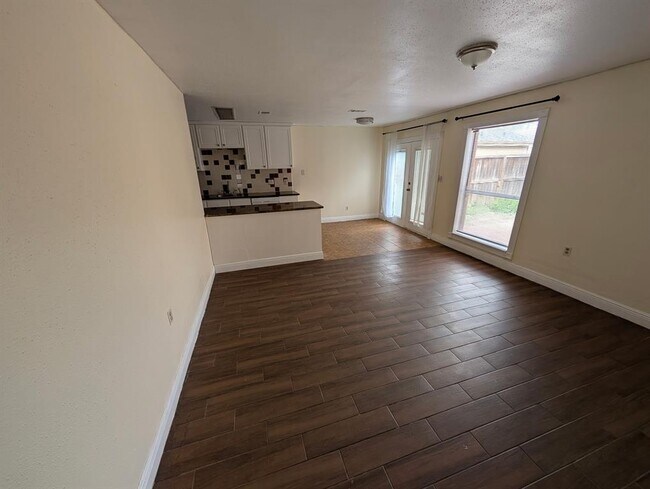 Foto del edificio - 2223 Sentinal Oaks St