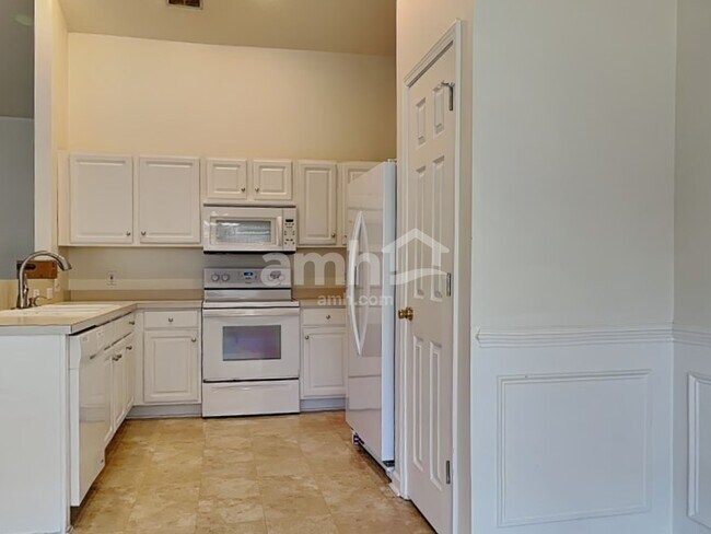 Foto del edificio - 11 Lake Linden Ct