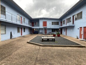 Building Photo - 2408 Longview