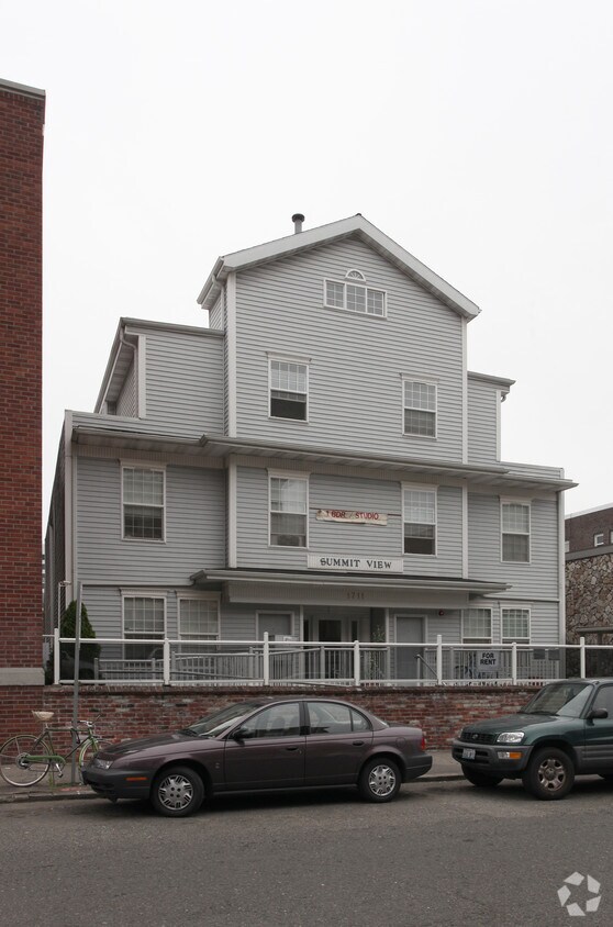 Building Photo - 1711 Summit Ave