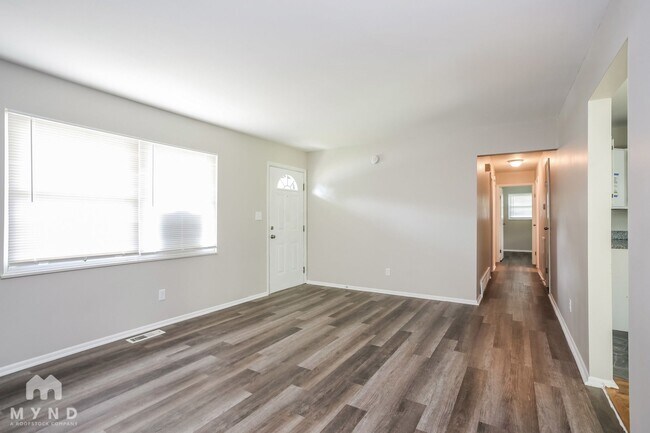 Building Photo - 2158 Easthaven Dr