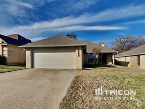 Building Photo - 5902 Sterling Green Trail