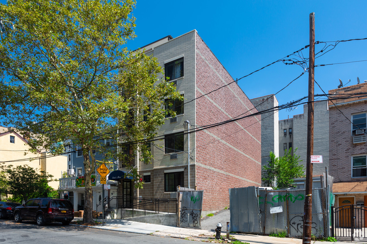 Foto principal - 1072 University Ave