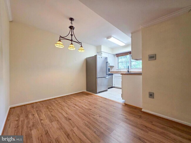 Foto del edificio - 7758 New Providence Dr
