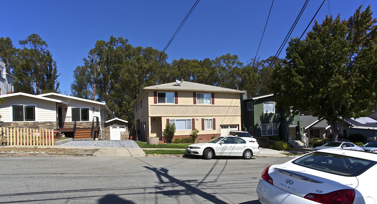 Building Photo - 828 Edgehill Dr