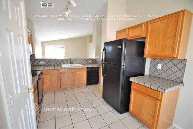 Foto del edificio - 1660 S Silver Dr