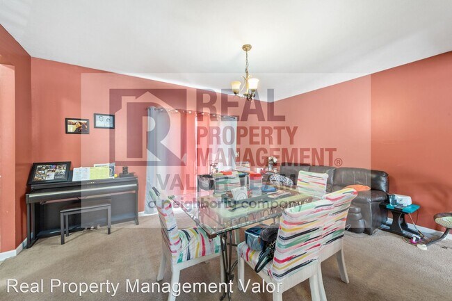Foto del edificio - 3 br, 2.5 bath House - 8632 Chester Prkwy