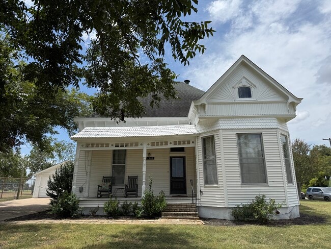 Building Photo - 1100 Symes St