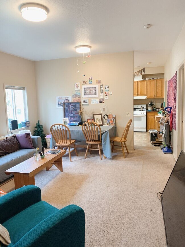 Building Photo - 313/315 Gladstone St