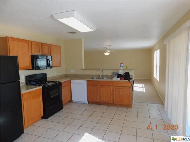 Foto del edificio - 671 NW Crossing Dr