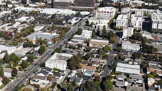 Foto del edificio - 242 Jackson Ave