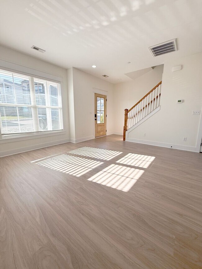 Building Photo - 2-Bedroom with Flex Room, Pool, and Pickleball Court in Cookeville