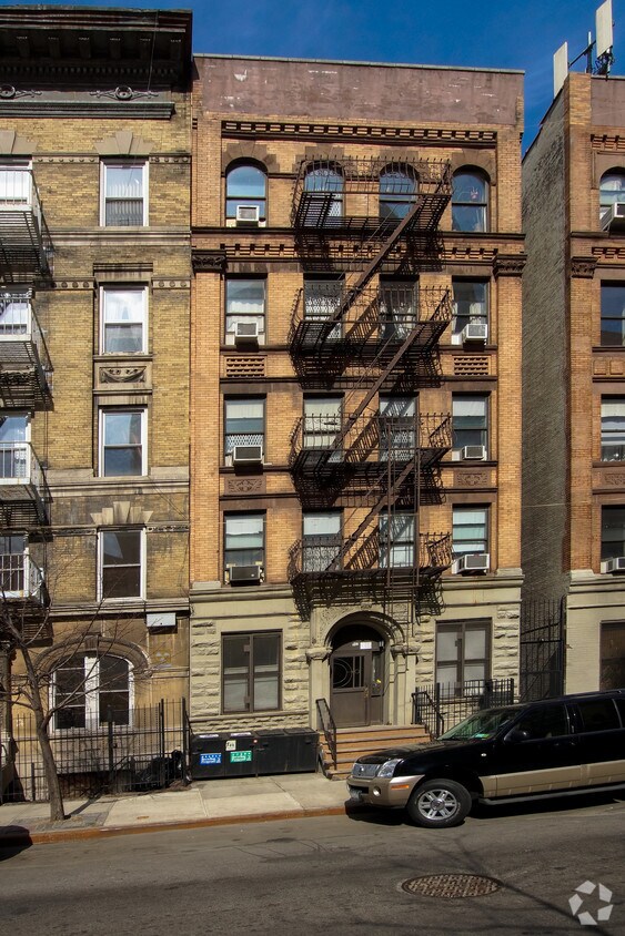 Foto del edificio - 303 W 111th St