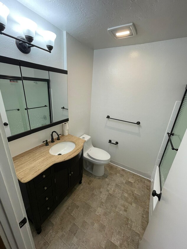 Foto principal - 469 90th St