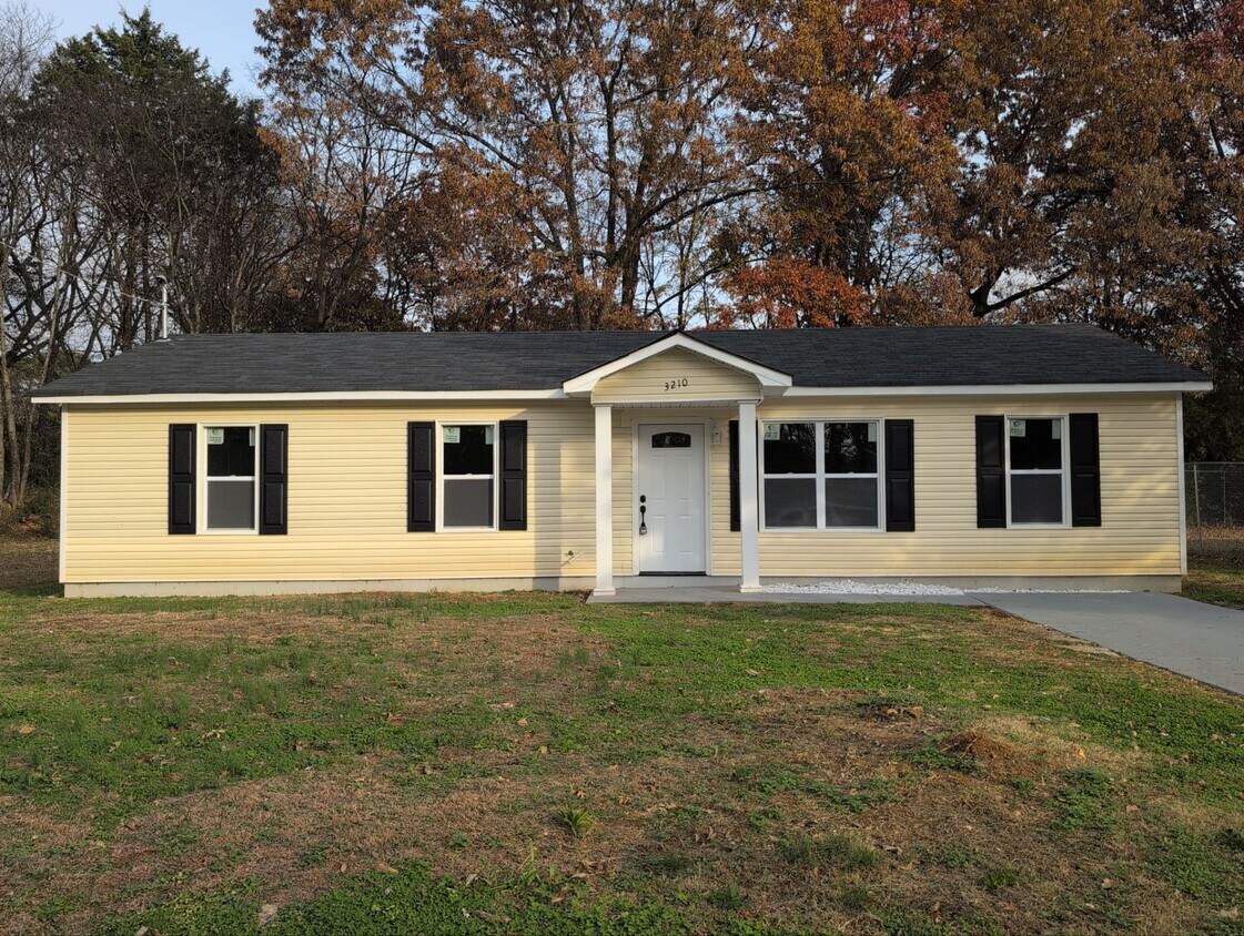 Primary Photo - 3210 Delia Ln NW