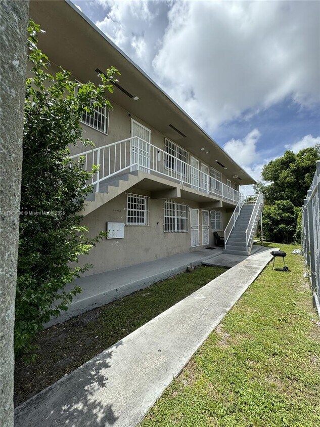 Foto principal - 1251 NW 59th St