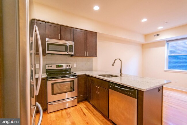 Foto del edificio - 1242 Point Breeze Ave