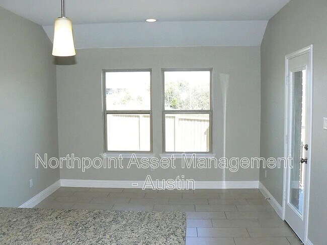 Foto del edificio - 3304 De Torres Cir