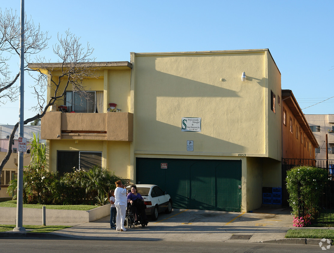 Building Photo - 4053 Oakwood Ave