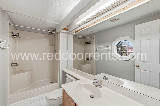 Foto del edificio - Coming Soon! - Bright 3-Bed Colonial in Desirable Indianapolis Neighborhood