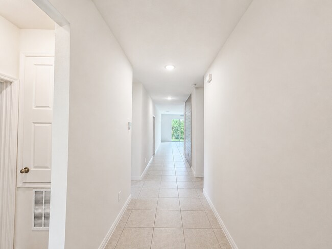 Foto del edificio - 214 Tarpon Bay Blvd