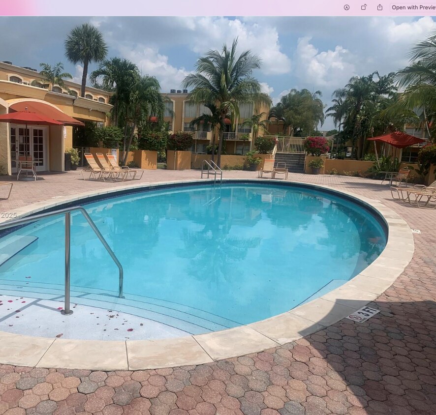 Foto principal - 6055 W 19th Ave