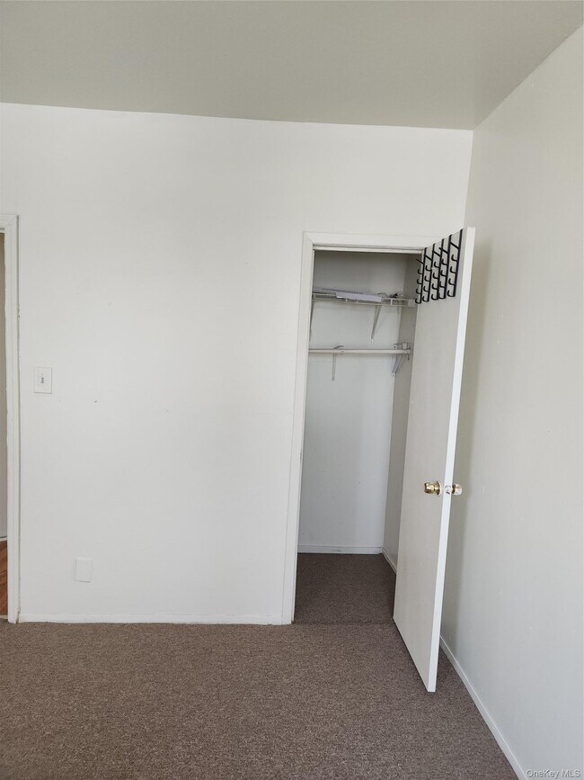 Foto del edificio - 205-11 Hollis Ave