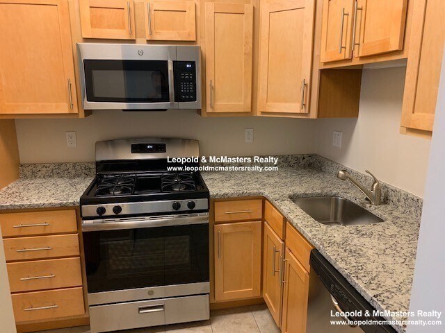 Building Photo - 16 Short St