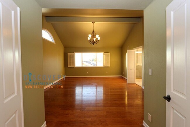 Building Photo - Upper Rockridge Contemporary Mediterranean...