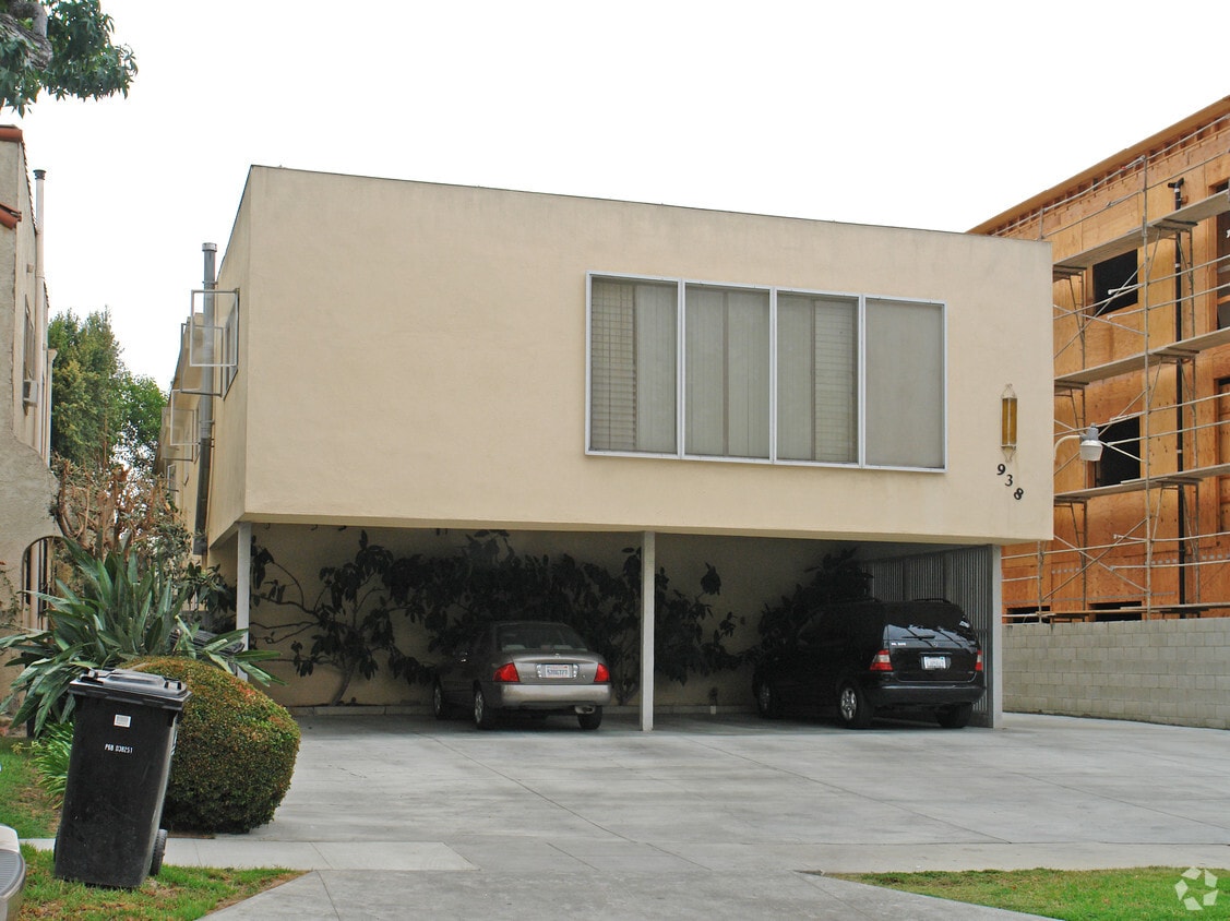 Primary Photo - 938 N Croft Ave