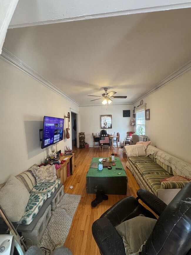 Foto del edificio - 3348-1 W Sunnyside 2bed/1bath