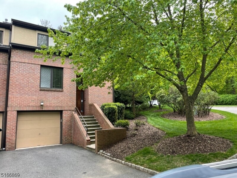 15 Andrea Dr, Fairfield, NJ 07004 Room for Rent in Fairfield, NJ